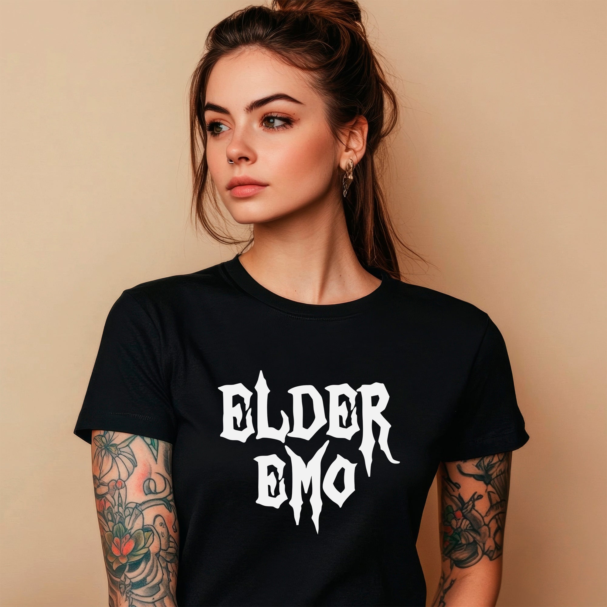 Camiseta negra para "Elder Emo" que brilla en la oscuridad